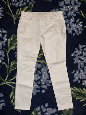 Old Navy Mid-Rise White Curvy Skinny Jeans